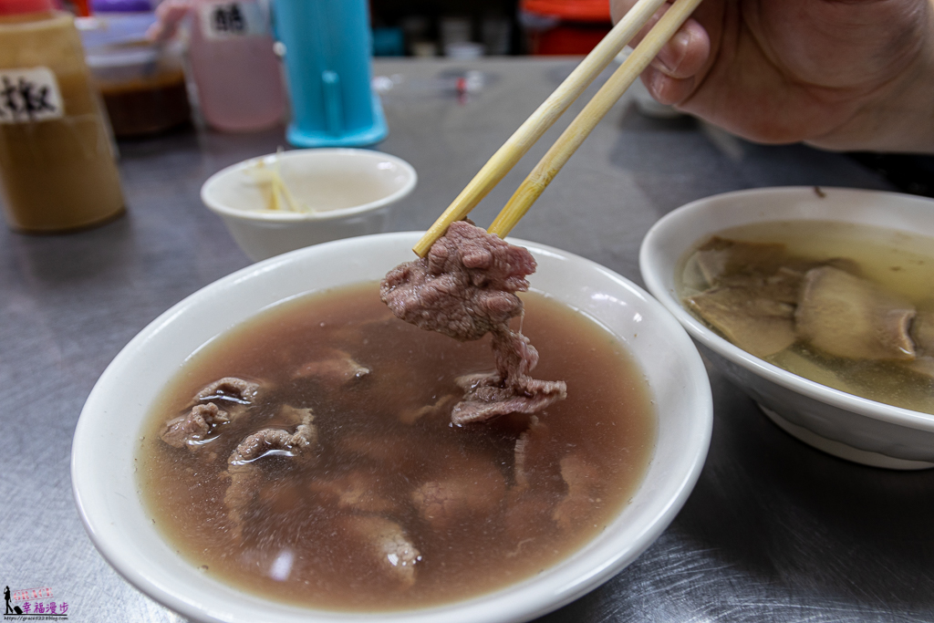 今日熱門文章：阿村牛肉湯｜中西區台南市–國華街現宰牛肉湯，超人氣排隊美食
